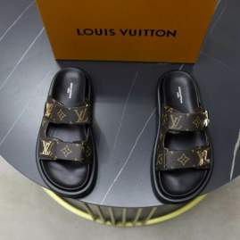 Picture of Louis Vuitton Slippers _SKULVsz35-46hnh07131197